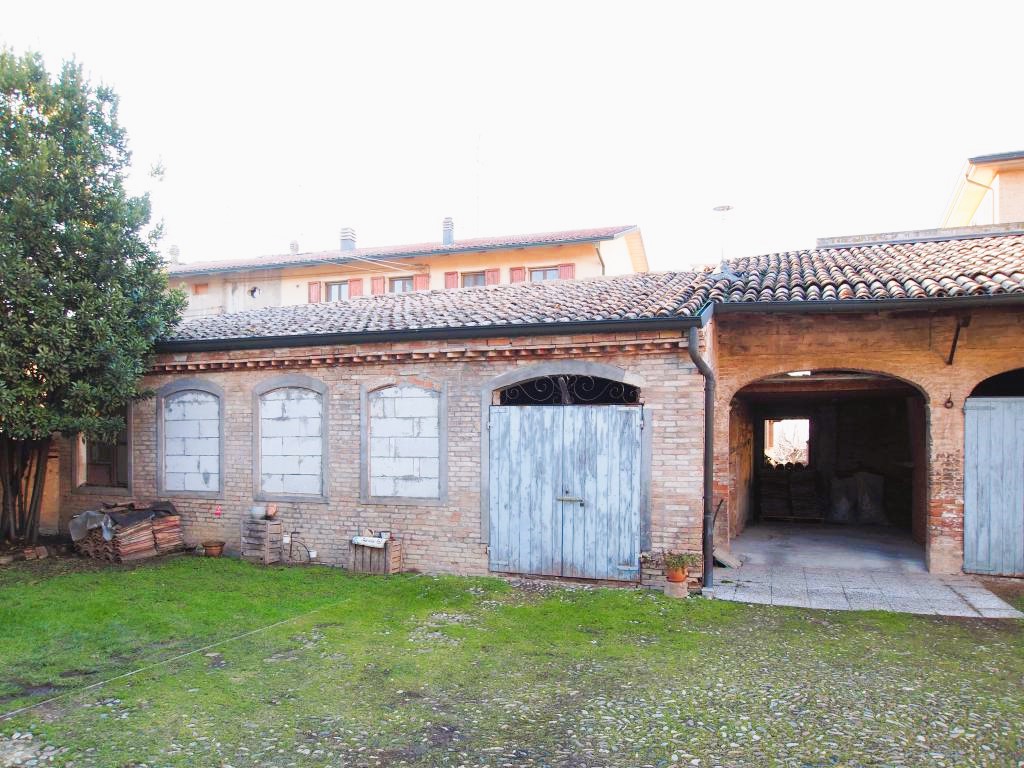 Rif. 2268 Barco: loft da personalizzare in corte chiusa con ingresso indipendente e garage € 50.000 